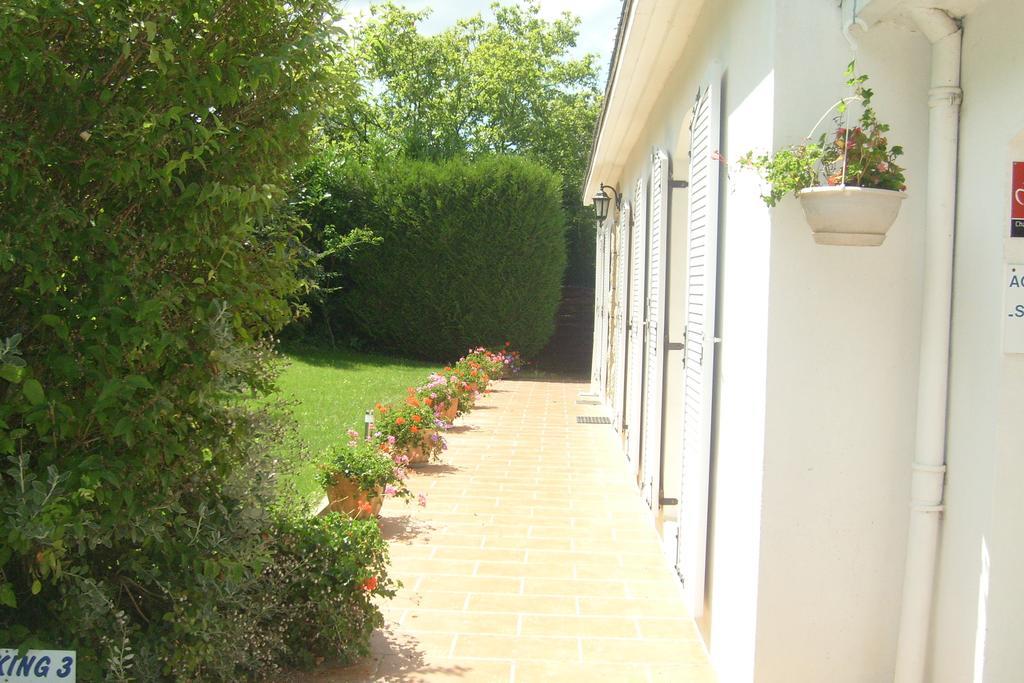 Chambres D'Hotes D'Evelyne Pluneret Exterior photo